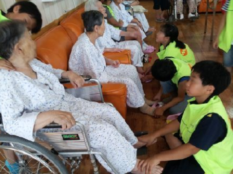 봉사하는 아이들, 어른의 스승 (파랑새봉사단)