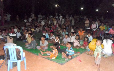 [캄보디아]160명 엉까에오 마을주민과 함께한 ‘이동영화관’