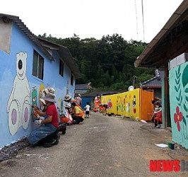 강진군 길동마을 담벽 ‘꿈과 희망의 메시지’ 로 변신