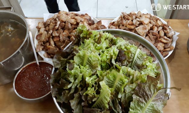 차가운 밥상을 마주하는 아이들