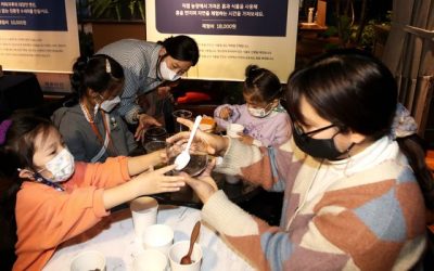 [위아자 2021]’위아자 나눔장터’ 서울·부산서 개장…’기증품 판매’ 오픈 전부터 대기 행렬