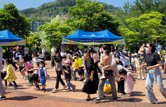 아이들이 힘차게 뛰놀던 그때처럼