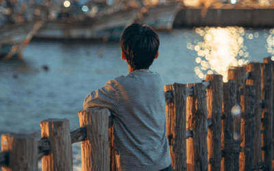 엄마를 기다리는 민우에게 추석 선물을 전해주세요.